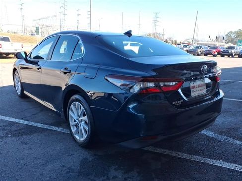 Used 2021 Toyota Camry LE image 5