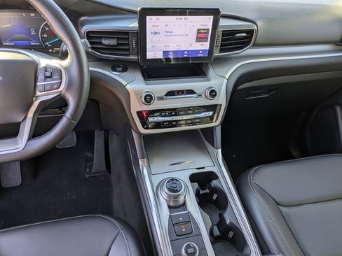 Certified 2022 Ford Explorer XLT w/ Equipment Group 202A image 22