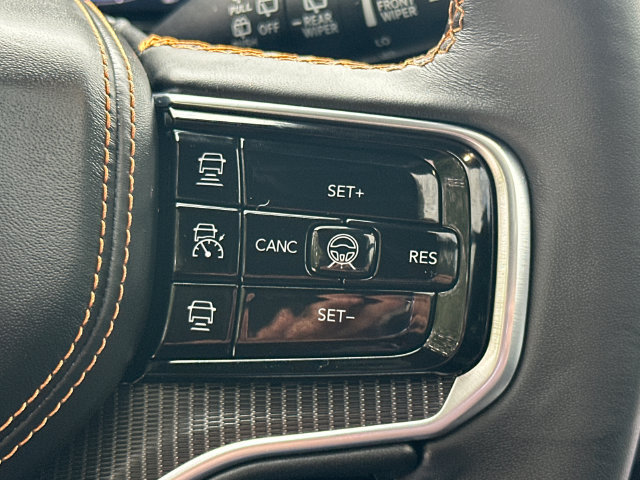 Used 2025 Jeep Grand Wagoneer Series III w/ Rear Seat Video Group 1 AWD/4WD image 34