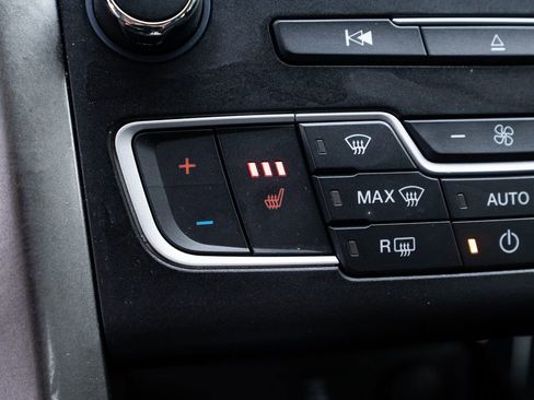 Used 2017 Ford Fusion SE w/ Fusion SE Technology Package image 32
