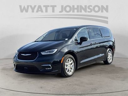Used 2023 Chrysler Pacifica Touring-L