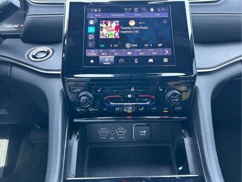 Certified 2024 Jeep Grand Cherokee Altitude RWD image 17