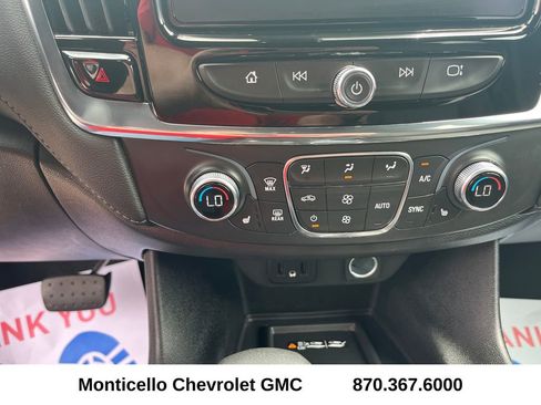 Used 2023 Chevrolet Traverse LT FWD image 18