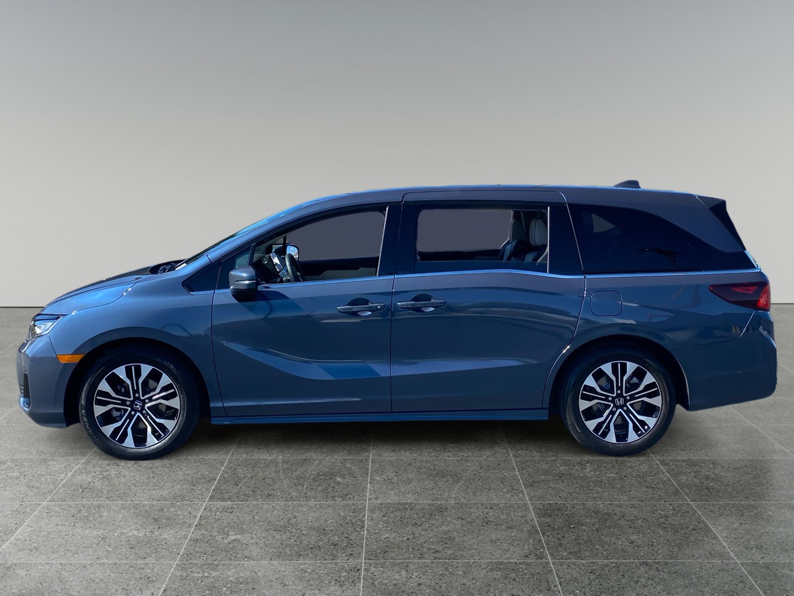 Used 2026 Honda Odyssey Elite image 2