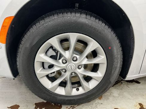 New 2026 Chrysler Pacifica Select AWD/4WD image 27