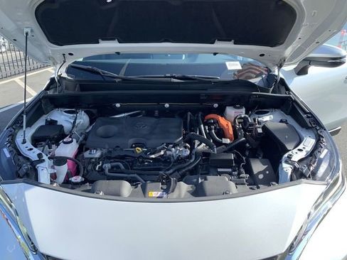 Certified 2023 Toyota Venza LE image 16