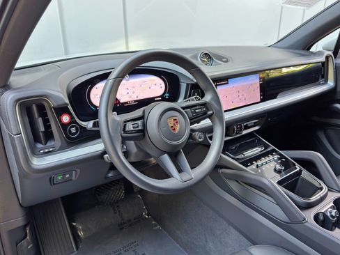 Used 2025 Porsche Cayenne w/ Premium Package Plus AWD/4WD image 14