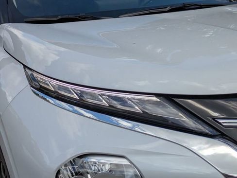 New 2026 Mitsubishi Outlander SE image 10