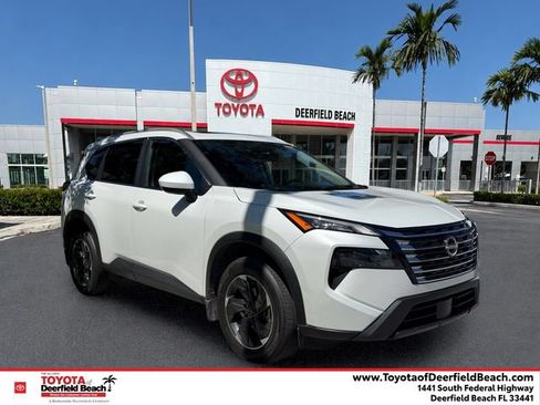 Used 2025 Nissan Rogue SV w/ SV Premium Package FWD image 1