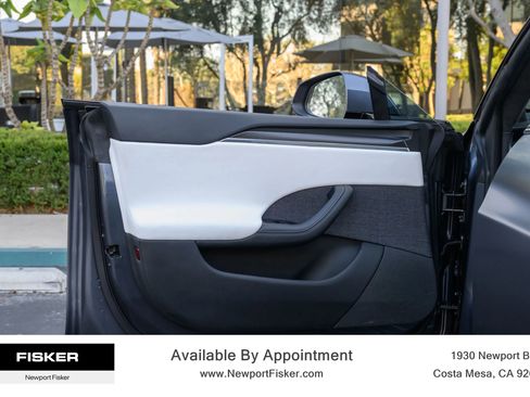 Used 2022 Tesla Model S Plaid image 11