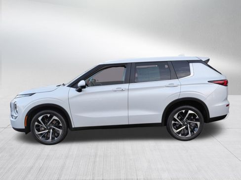 Used 2022 Mitsubishi Outlander SE image 4