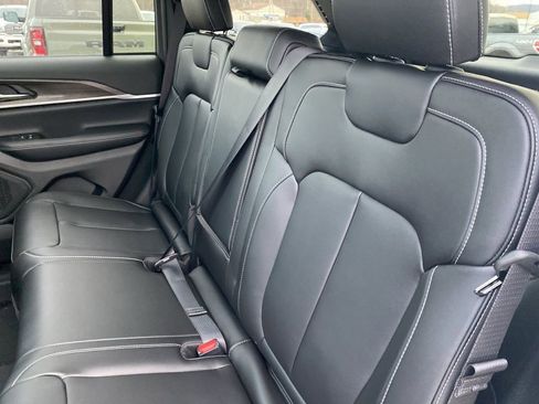 New 2025 Jeep Grand Cherokee Limited image 18