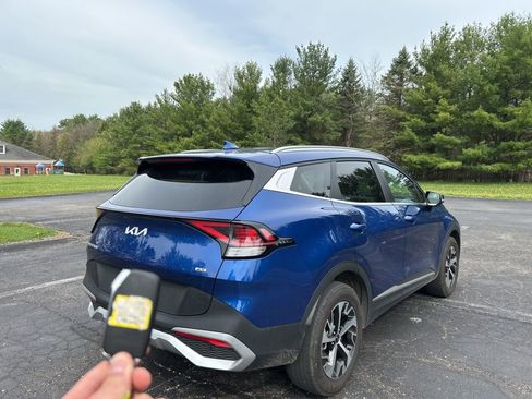 Used 2025 Kia Sportage EX image 7