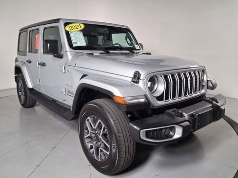 Used 2024 Jeep Wrangler Unlimited Sahara AWD/4WD image 2