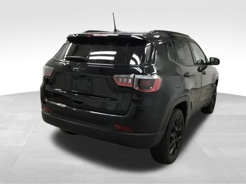 Used 2023 Jeep Compass Latitude w/ Convenience Group AWD/4WD image 14