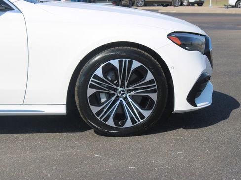 Used 2025 Mercedes-Benz E 350 Sedan image 12