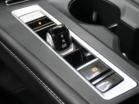 Used 2025 Volkswagen Atlas Cross Sport SE image 22