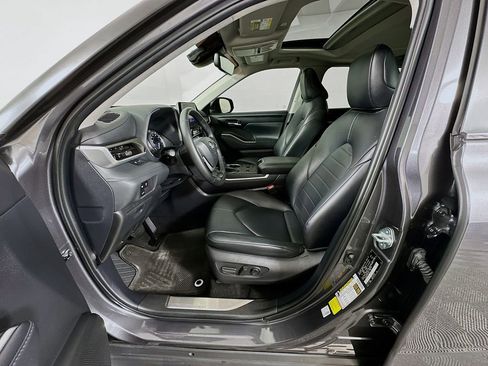 Used 2024 Toyota Highlander XLE image 21