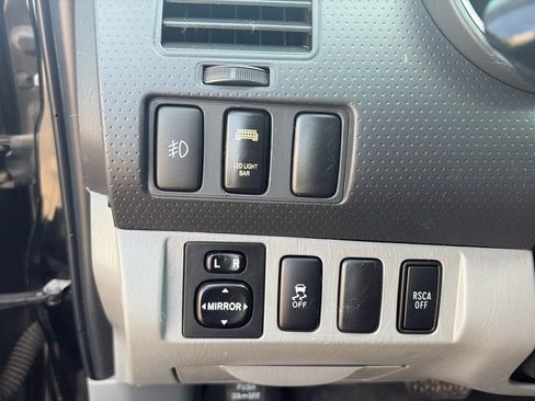 Used 2015 Toyota Tacoma 4x4 Access Cab V6 w/ SR Package image 17
