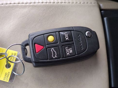 Used 2010 Volvo XC90 V8 image 32