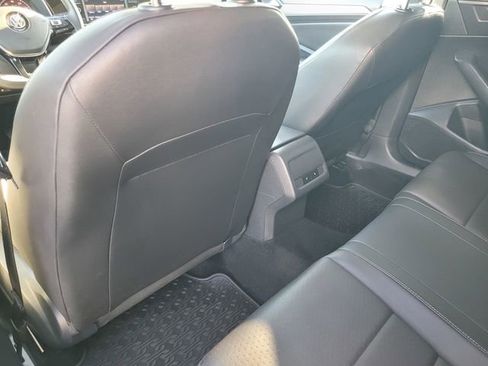 Used 2021 Volkswagen Jetta SE w/ SE Cold Weather Package image 12