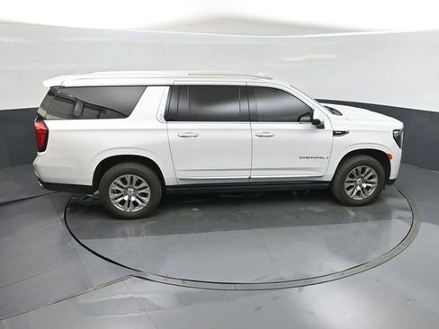 Used 2022 GMC Yukon XL Denali AWD/4WD image 30