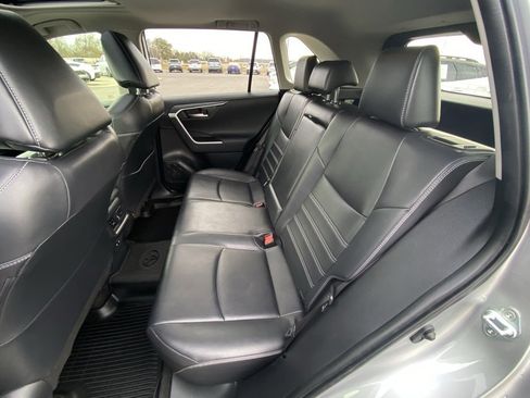 Used 2019 Toyota RAV4 Limited image 28