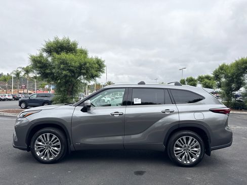New 2026 Toyota Highlander Platinum AWD/4WD image 4
