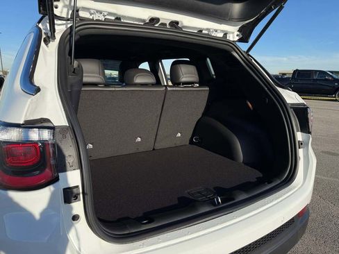 New 2026 Jeep Compass Limited image 18