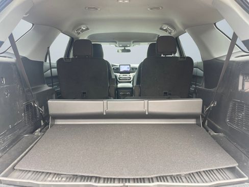 Used 2023 Ford Explorer XLT image 15