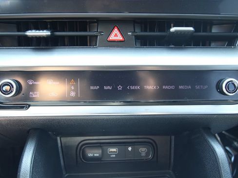 Used 2024 Kia Sportage EX FWD image 29