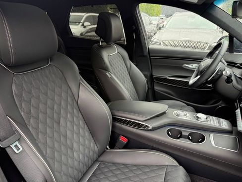 Certified 2025 Genesis GV70 3.5T Sport w/ Sport Prestige Package AWD/4WD image 16