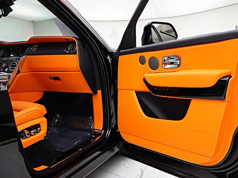 Used 2022 Rolls-Royce Cullinan AWD/4WD image 34