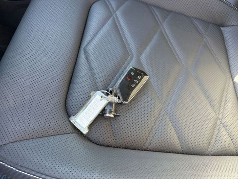 Used 2025 Volkswagen Atlas Cross Sport SE image 21