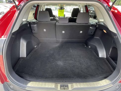 Used 2019 Toyota RAV4 LE FWD image 9