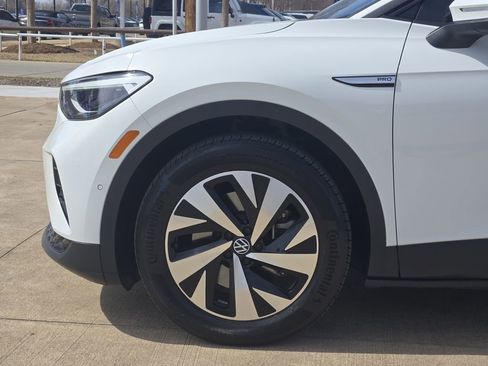 Used 2024 Volkswagen ID.4 Pro image 8