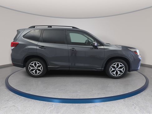 Used 2020 Subaru Forester Premium AWD/4WD image 4