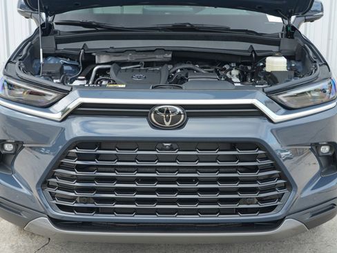 Used 2024 Toyota Grand Highlander Platinum image 8