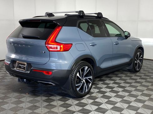 Used 2020 Volvo XC40 T5 R-Design image 9