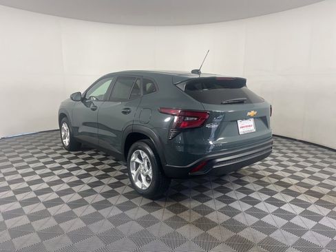 Certified 2025 Chevrolet Trax LS w/ LS Convenience Package FWD image 11