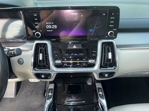 Certified 2022 Kia Sorento SX Prestige w/ Panoramic Sunroof Package image 17