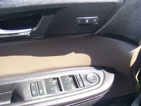 Used 2017 GMC Acadia Limited SLT image 13