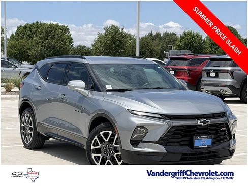 Certified 2025 Chevrolet Blazer RS FWD image 2