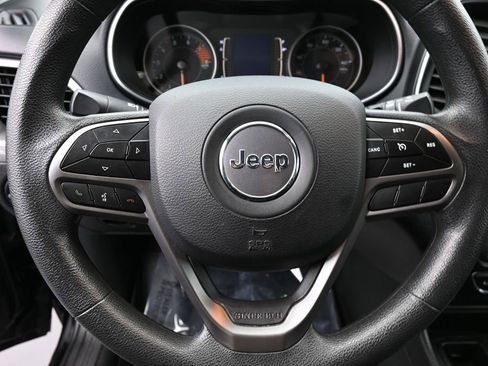 Used 2019 Jeep Cherokee Latitude w/ Popular Appearance Group FWD image 17