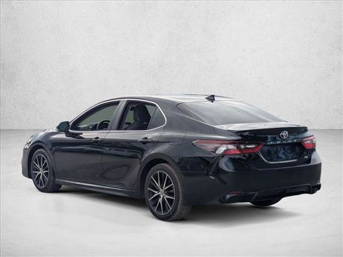 Used 2022 Toyota Camry SE FWD image 7