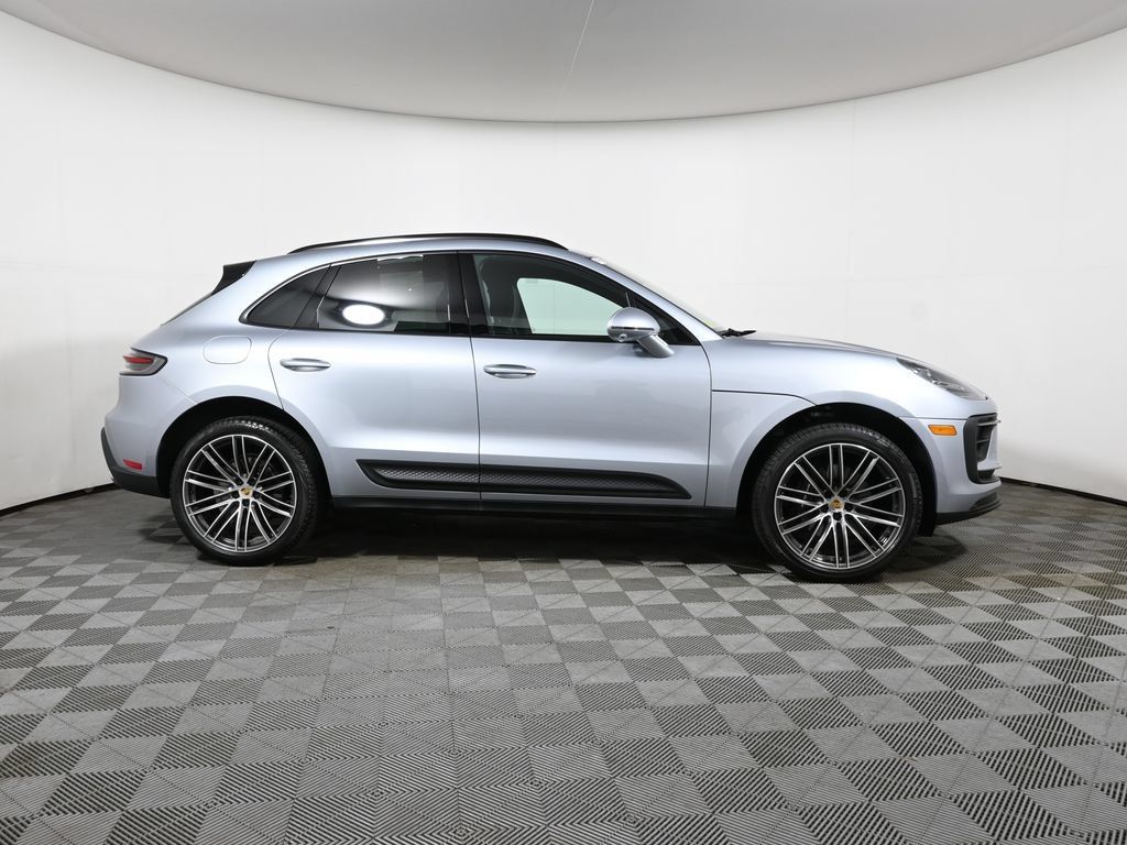 Used 2026 Porsche Macan AWD/4WD image 8