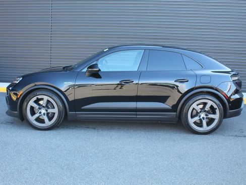 New 2026 Porsche Macan 4 Electric AWD/4WD image 2