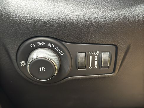 Used 2024 Jeep Compass Latitude AWD/4WD image 31