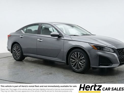 Used 2025 Nissan Altima 2.5 SV image 1