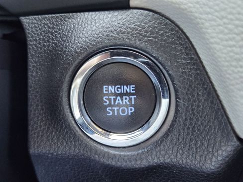 Used 2022 Toyota RAV4 XLE Premium image 24